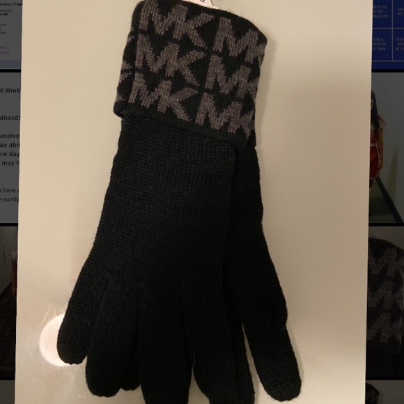 NWT Brand new Michael Kors gloves and scarf combo - Picture 3 of 6
